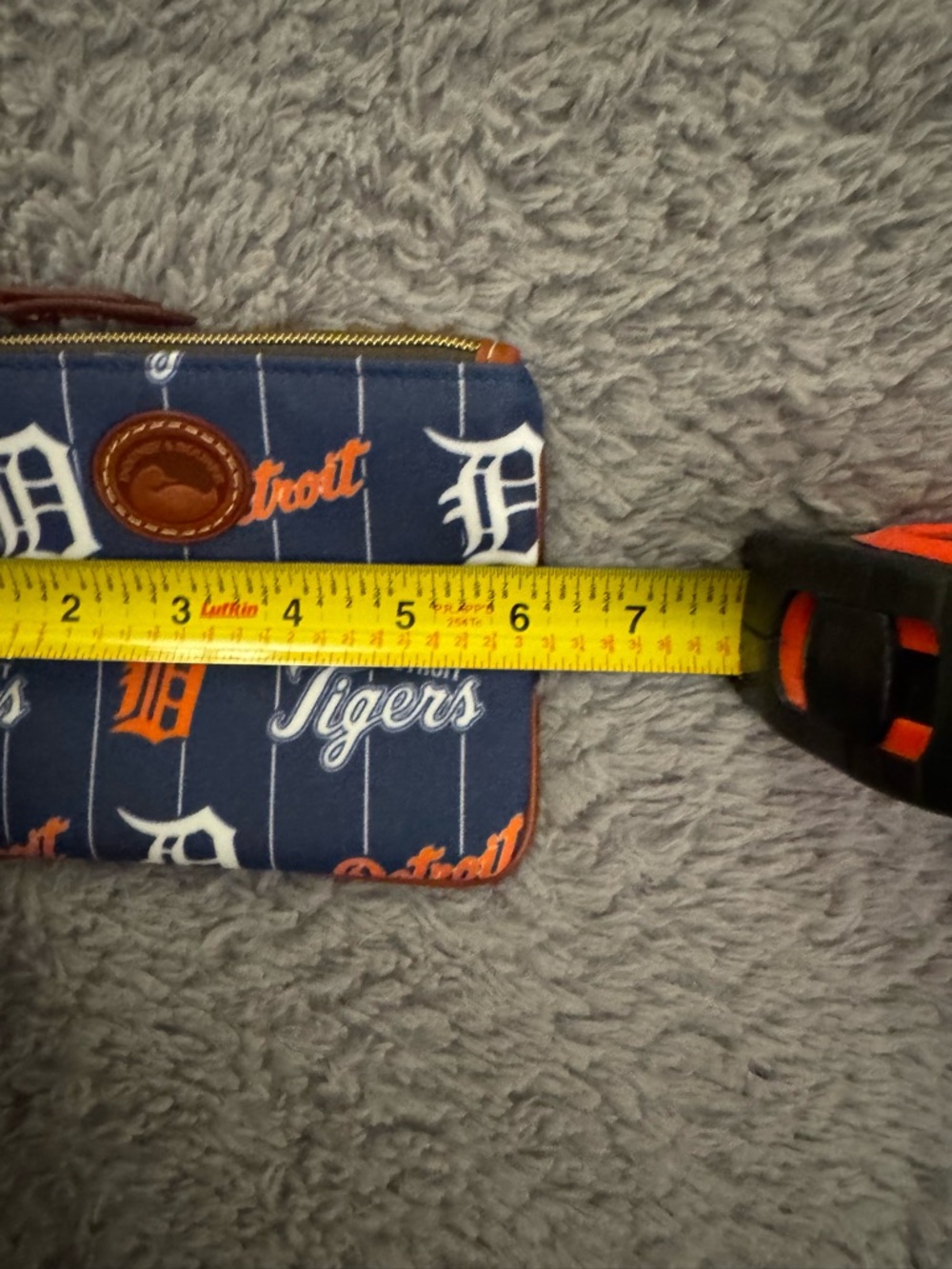 DOONEY AND BOURKE Detroit Tigers Wristlet - Picture 6 of 8